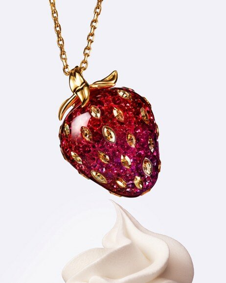 新品❗️Swarovski 苺オーナメント Swarovski Celebrates Grand Opening at Chandler Fashion Center